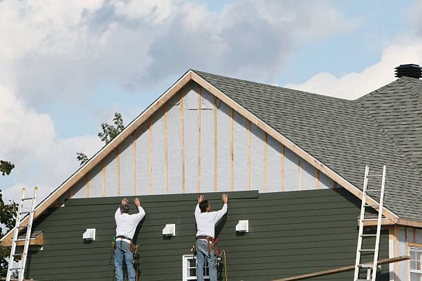 Professional Siding Replacement technician working in Williamsport, IN
